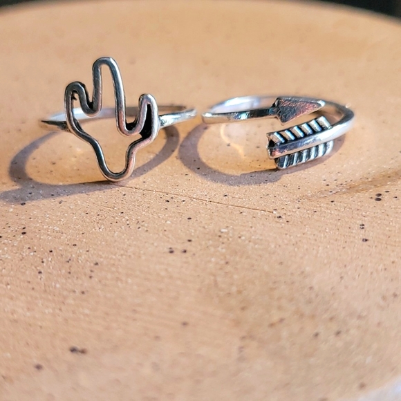 🤍3/$30 Stackable Cactus Ring Set - Picture 2 of 4